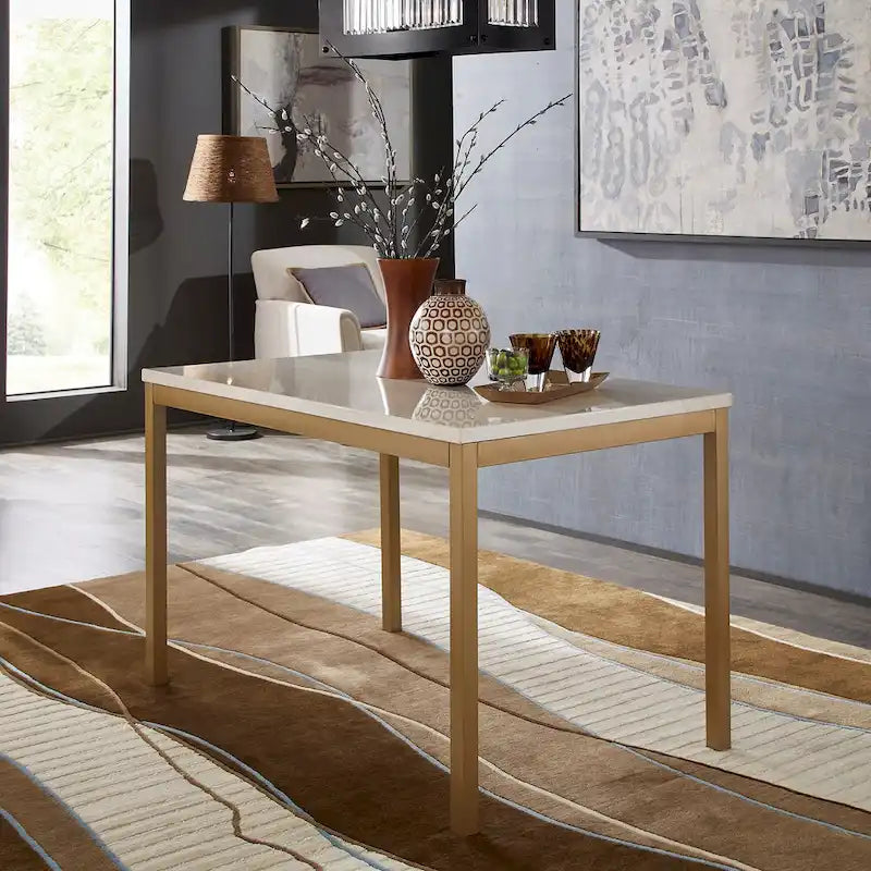 Ensemble de salle à manger Darcy avec plateau imitation marbre et structure dorée par iNSPIRE Q Bold