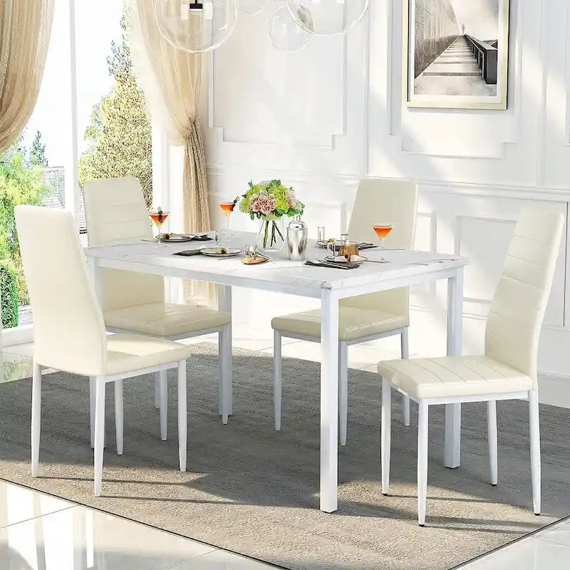 Ensemble de salle à manger Mieres moderne de 5 pièces avec table à plateau en faux marbre et 4 chaises de salle à manger rembourrées en similicuir