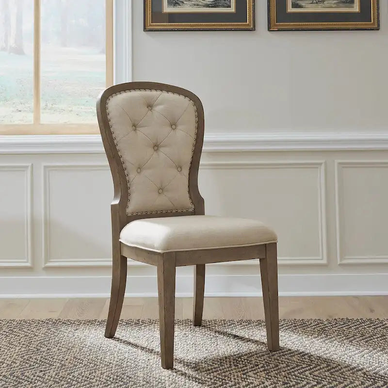 Ensemble table sur pied Americana Farmhouse taupe poudré avec options de chaises de salle à manger